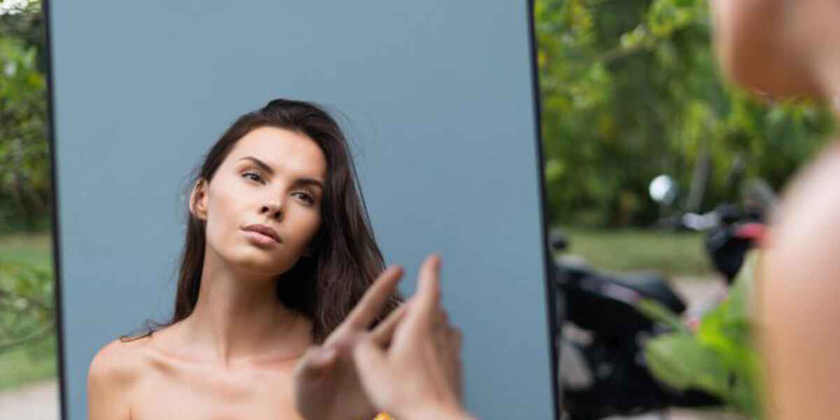 avoid harsh products, facial exercises, healthy glow, herbal cleansing, moisturize daily, natural makeup removal, no makeup, bedtime radian skin, skincare, do and don'ts, skincare ,secrets,