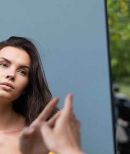 avoid harsh products, facial exercises, healthy glow, herbal cleansing, moisturize daily, natural makeup removal, no makeup, bedtime radian skin, skincare, do and don'ts, skincare ,secrets,